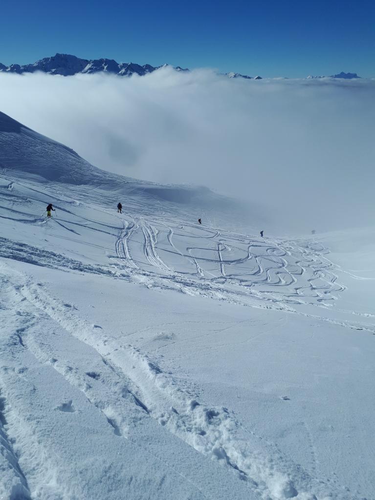 belle descente, groupiert.