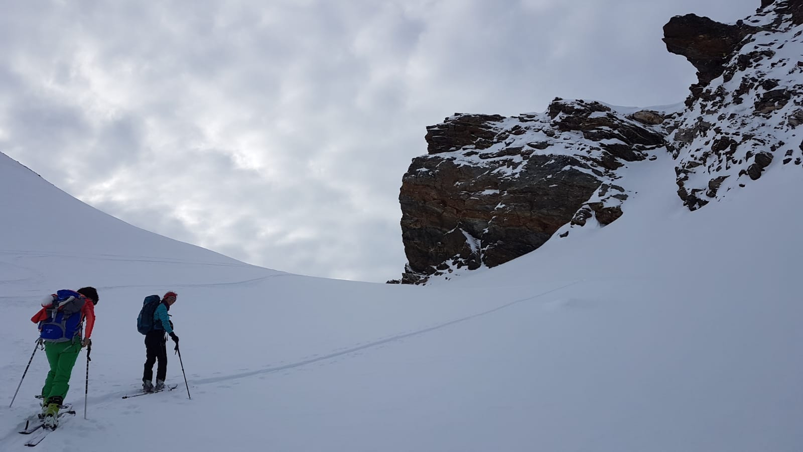 Juste là le col.