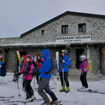 on développe la moindre...