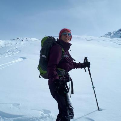 Reco 5.03.Protégée par la croix sur le sac..
