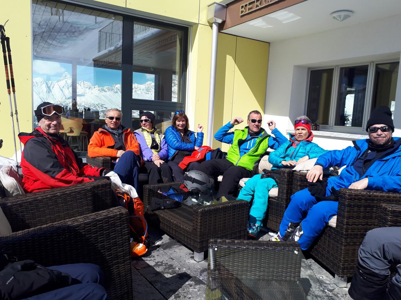 sur une terrasse en altitude. Le printemps pointe son nez. .